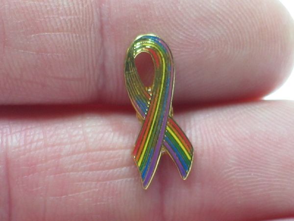 Gay Pride Red Ribbon Schleife