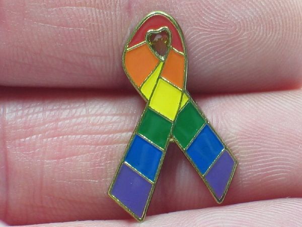 Gay Pride Red Ribbon Schleife