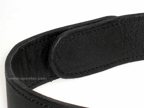 Leder-Halsband, mit Ring der O