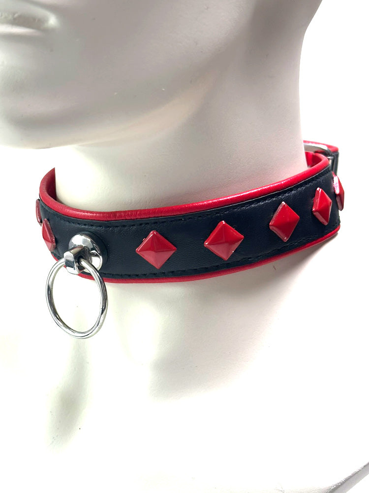 Leder-Halsband rote Nieten und O-Ring schwarz-rot