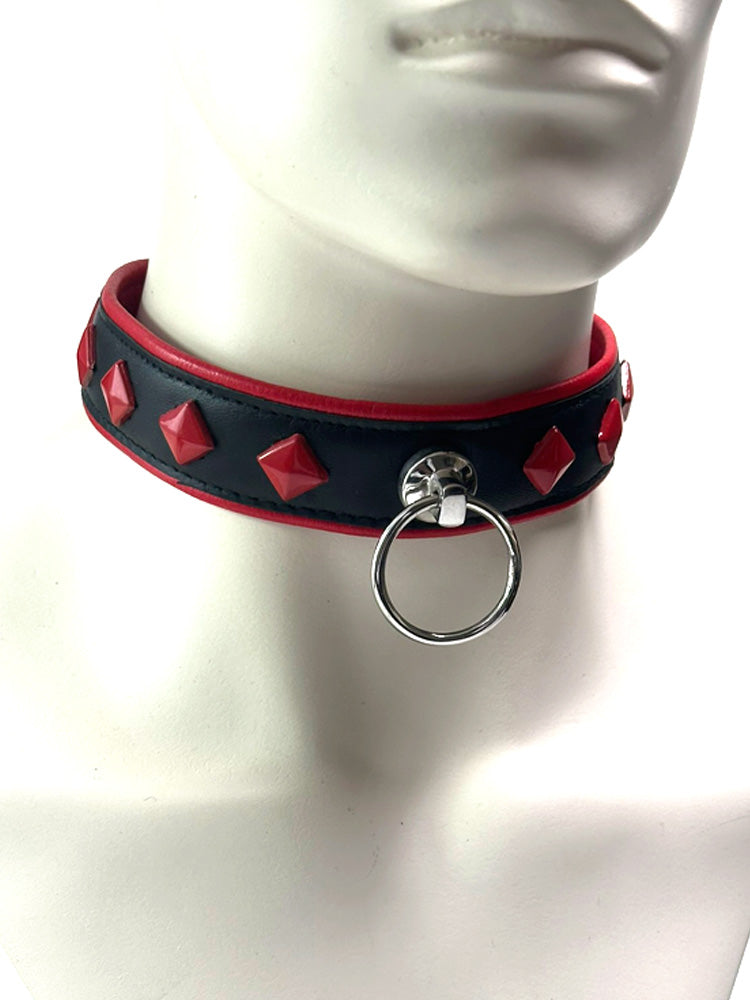 Leder-Halsband rote Nieten und O-Ring schwarz-rot