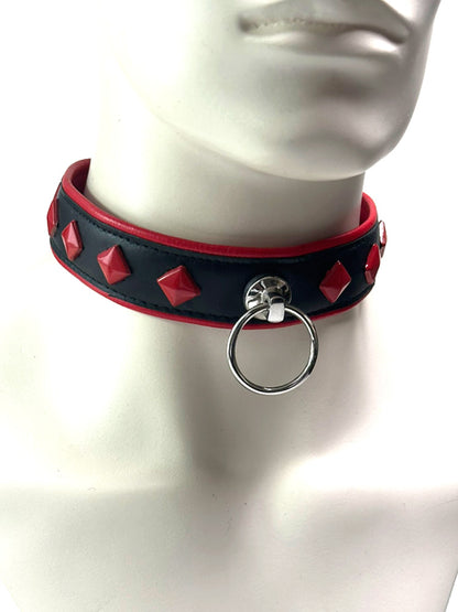 Leder-Halsband rote Nieten und O-Ring schwarz-rot
