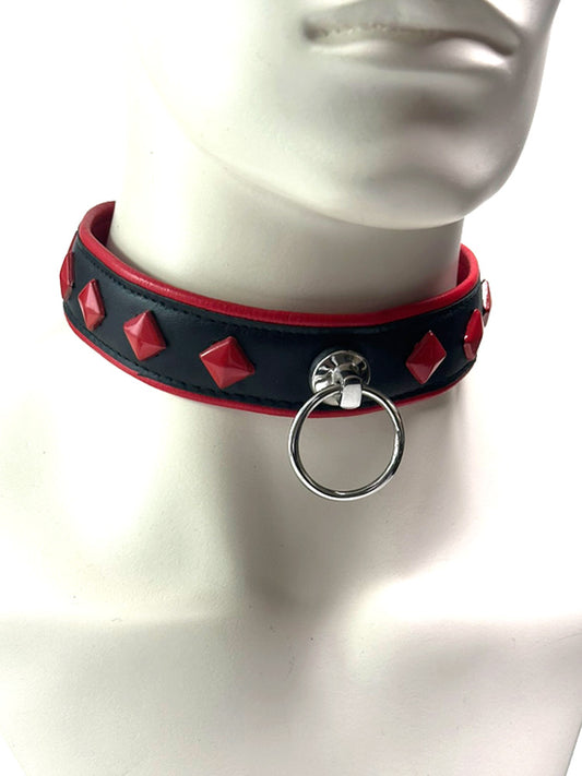 Leder-Halsband rote Nieten und O-Ring schwarz-rot