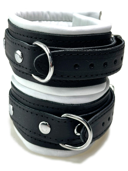 Leder-Fussfessel, schwarzer Riemen, weiß gepolstert 5cm
