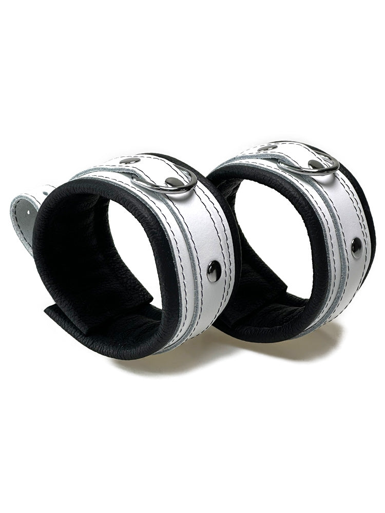 Leder-Fussfessel, weißer Riemen, schwarz gepolstert 5cm