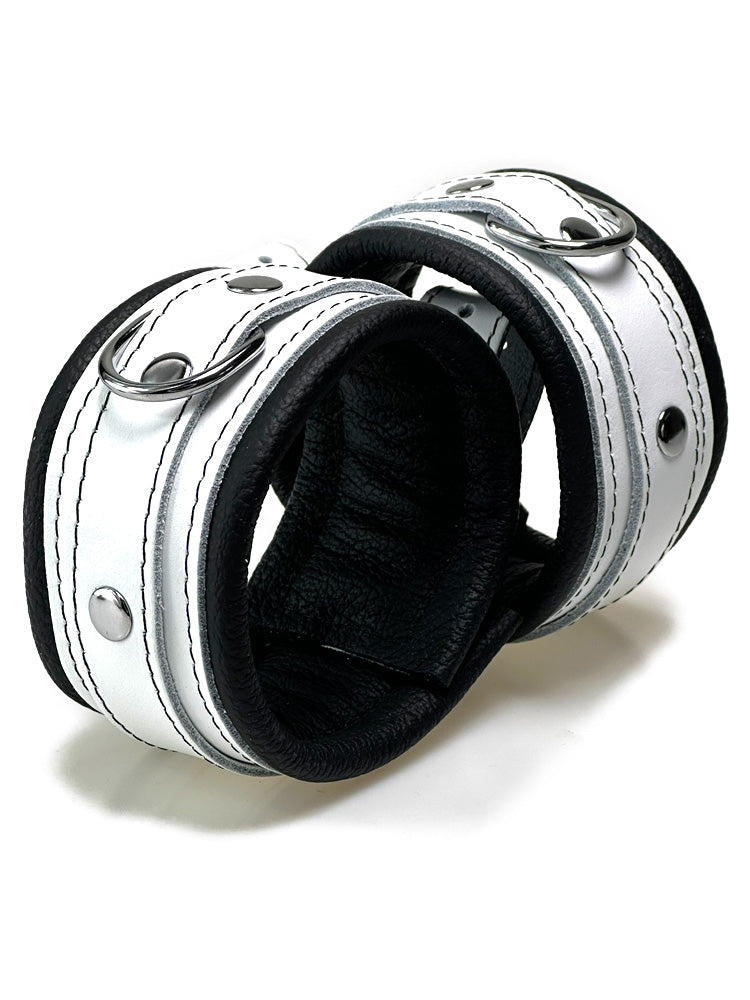 Leder-Fussfessel, weißer Riemen, schwarz gepolstert 5cm