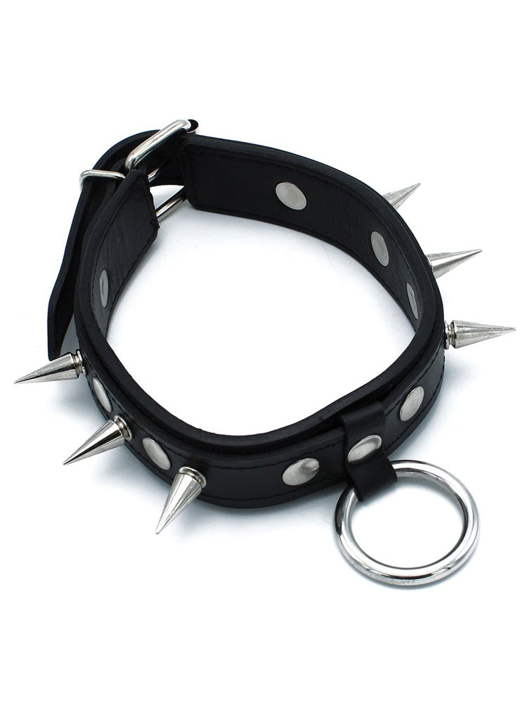 Lederhalsband mit Spitznieten und O-Ring