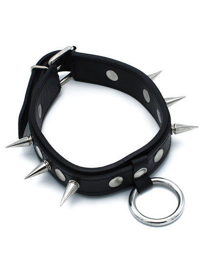 Lederhalsband mit Spitznieten und O-Ring