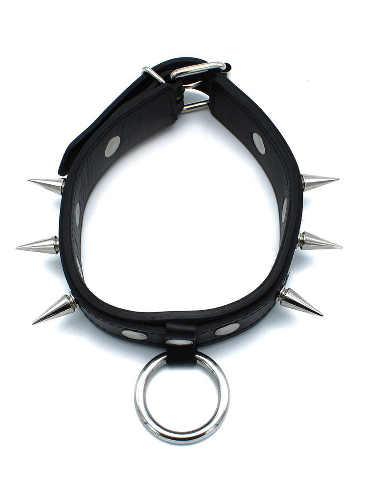 Lederhalsband mit Spitznieten und O-Ring