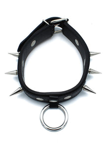 Lederhalsband mit Spitznieten und O-Ring