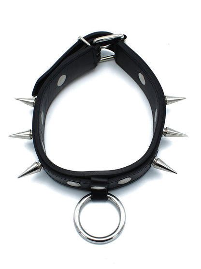 Lederhalsband mit Spitznieten und O-Ring