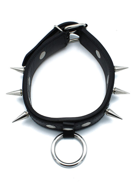 Lederhalsband mit Spitznieten und O-Ring