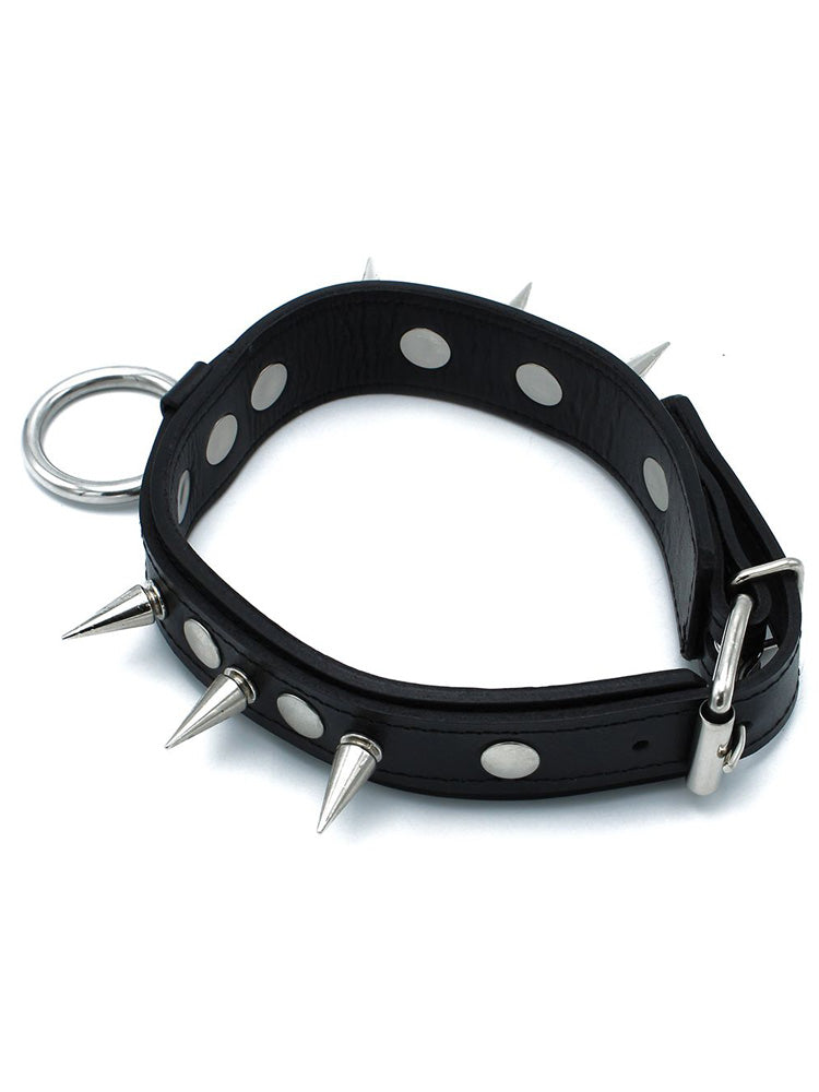 Lederhalsband mit Spitznieten und O-Ring