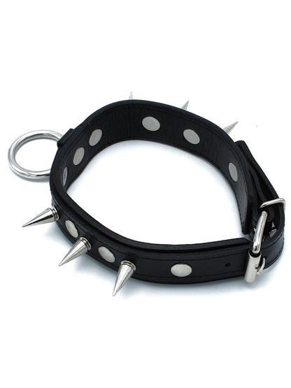 Lederhalsband mit Spitznieten und O-Ring