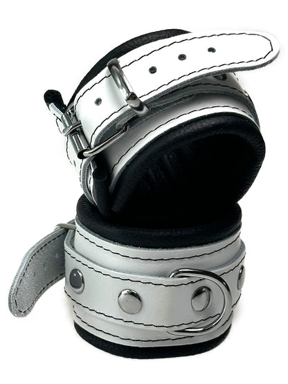 Leder-Handfesseln weißer Riemen, schwarz gepolstert 5cm