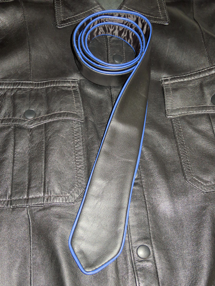 Lederkrawatte breit mit BLAUER Paspel