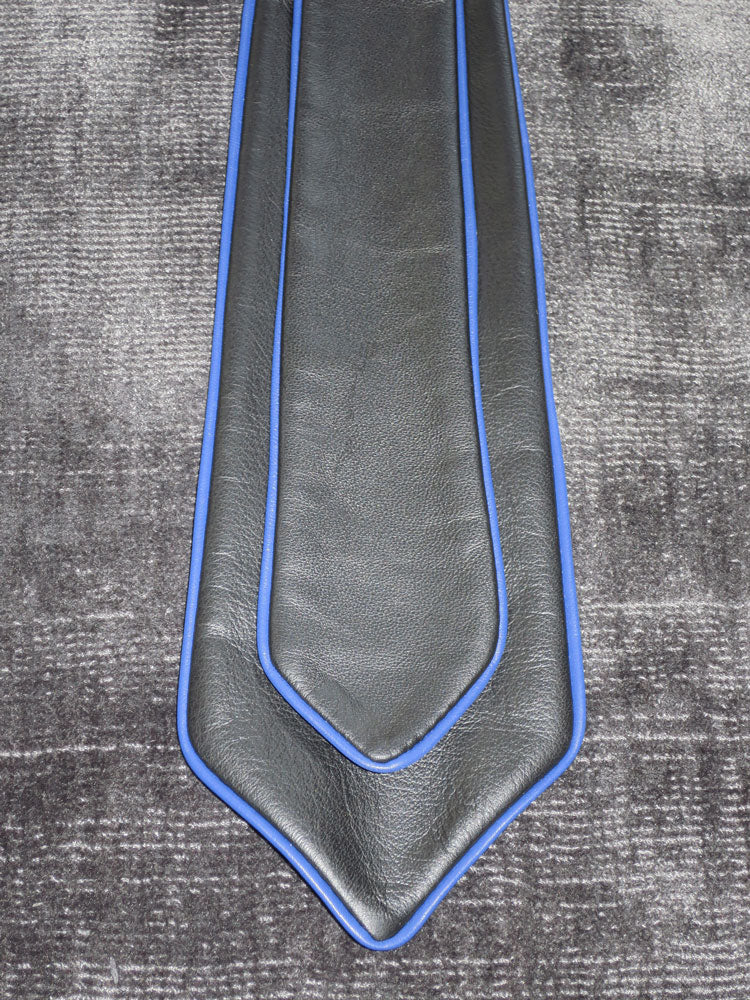 Lederkrawatte breit mit BLAUER Paspel