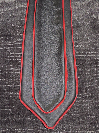 Lederkrawatte breit mit ROTER Paspel
