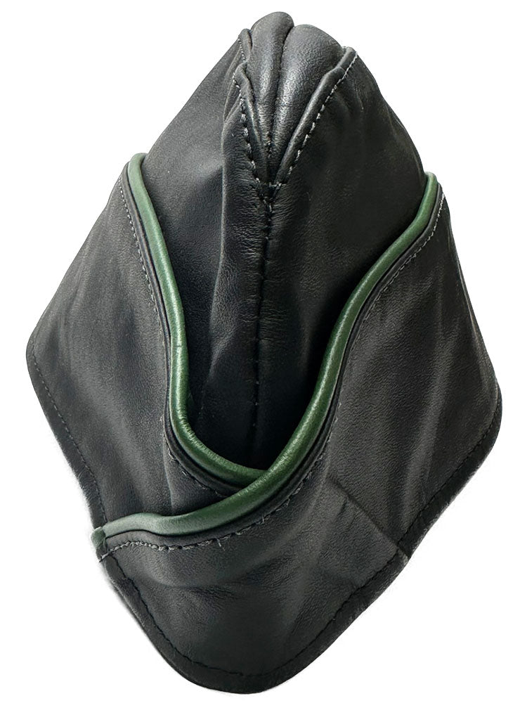 Mister S Leder Garrison-Mütze Leder mit grüner Paspel