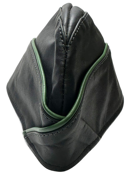Mister S Leder Garrison-Mütze Leder mit grüner Paspel