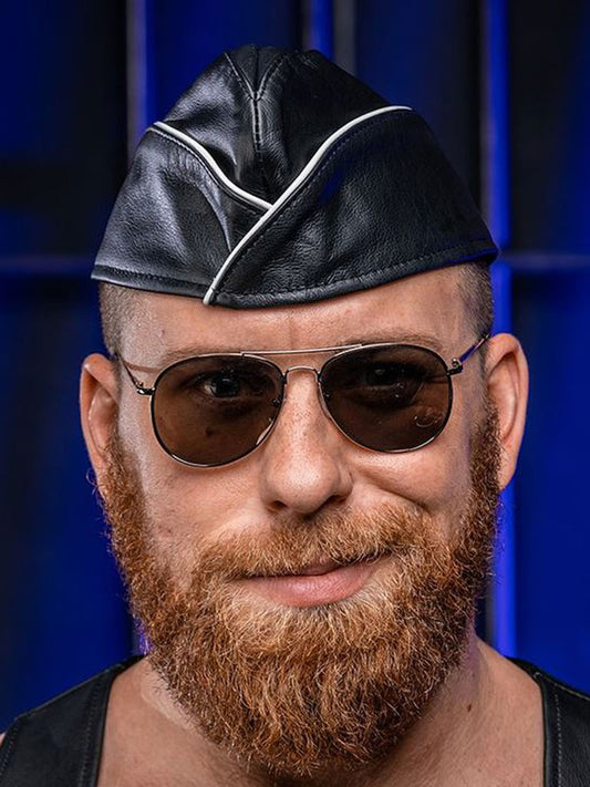 Mister S Leder Garrison-Mütze Leder mit weisser Paspel