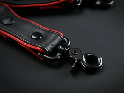 MISTER S Leather Leg Harness - schwarz-rot