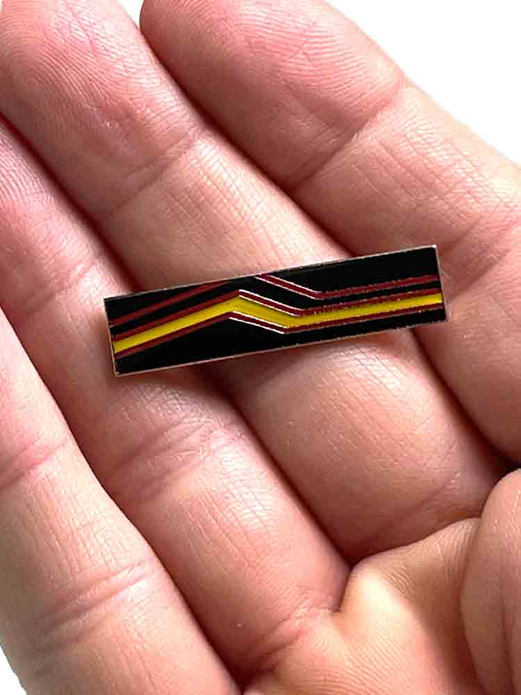 Rubber Pride Flaggen-Anstecker Pin lang
