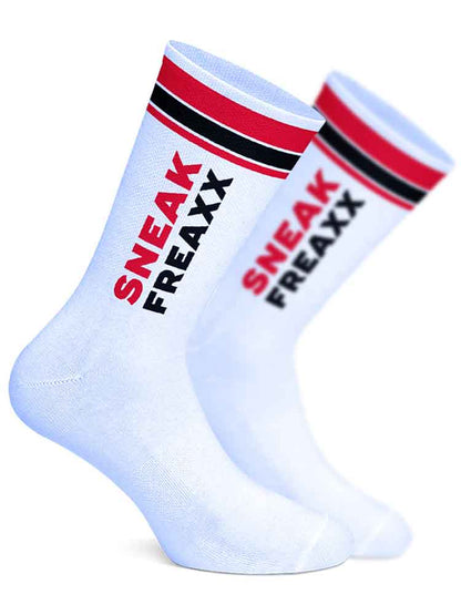 SNEAKFREAXX - Sneaks Horny