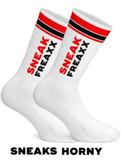 SNEAKFREAXX - Sneaks Horny