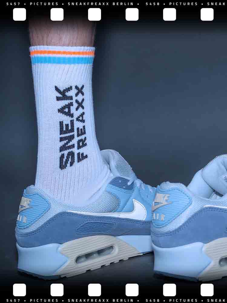 SNEAKFREAXX - SNIFF IT